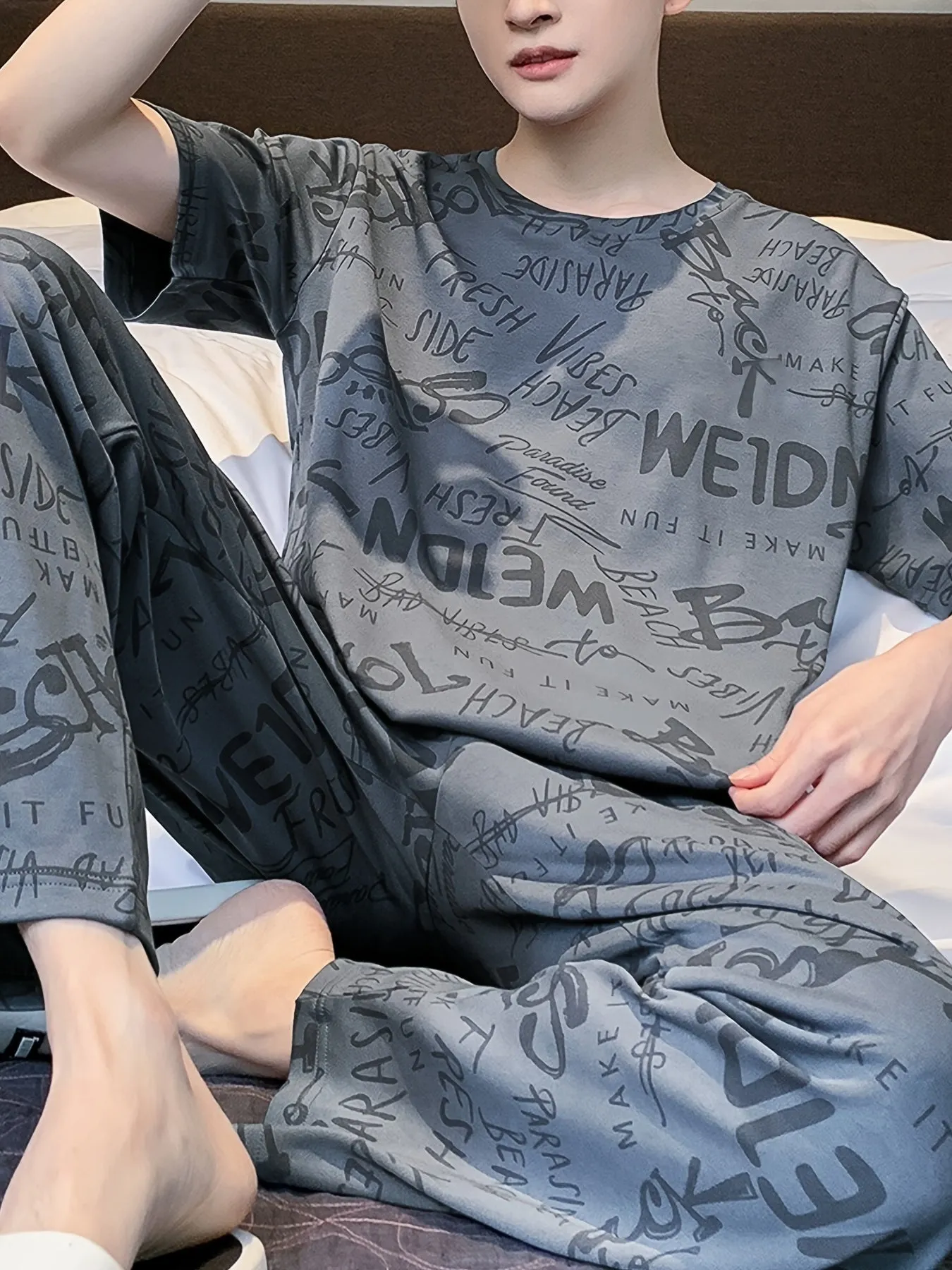 2 Pcs Men's Simple Letter Allover Print Round Neck Short Sleeve & Trousers Pajama Set, Comfortable & Skin-friendly Style Men's Cozy Loungewear