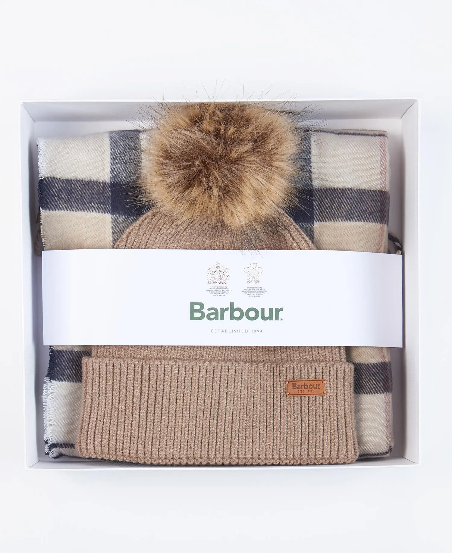 BARBOUR DOVER BEANIE & HAILES SCARF GIFT SET IN ROSEWOOD LGS0054