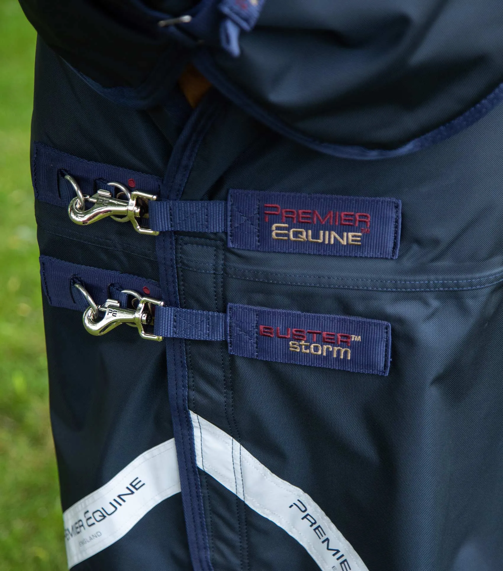 Buster Storm 220g Combo Turnout Rug with Classic Neck Navy