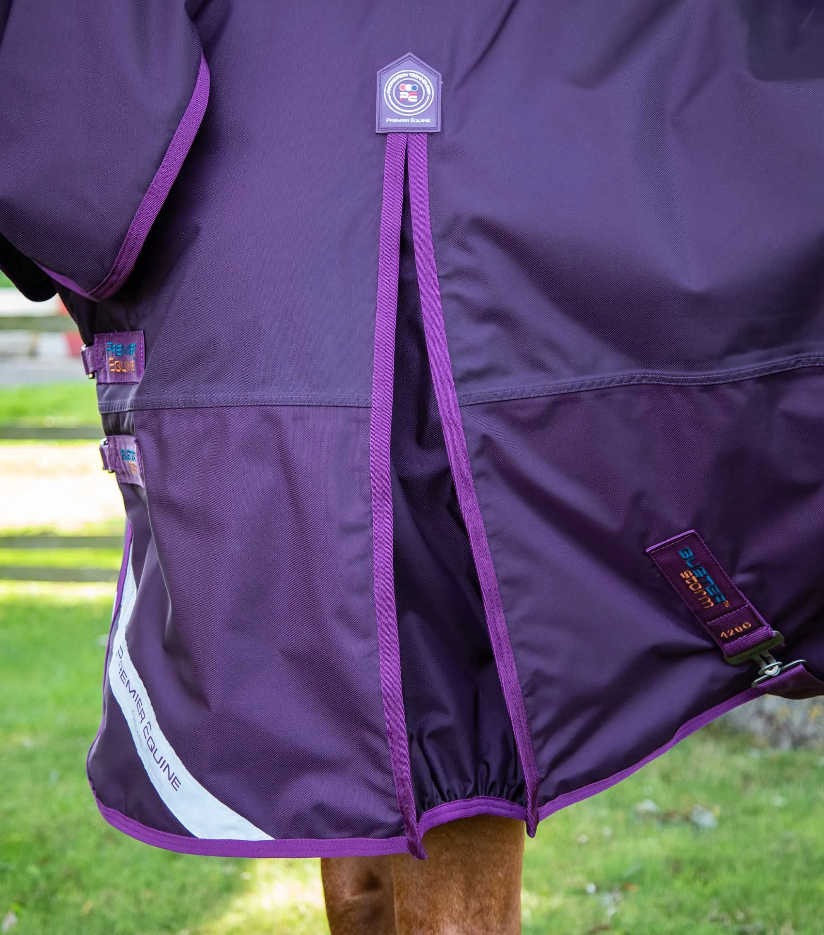 Buster Storm 420g Combo Turnout Rug with Classic Neck Purple