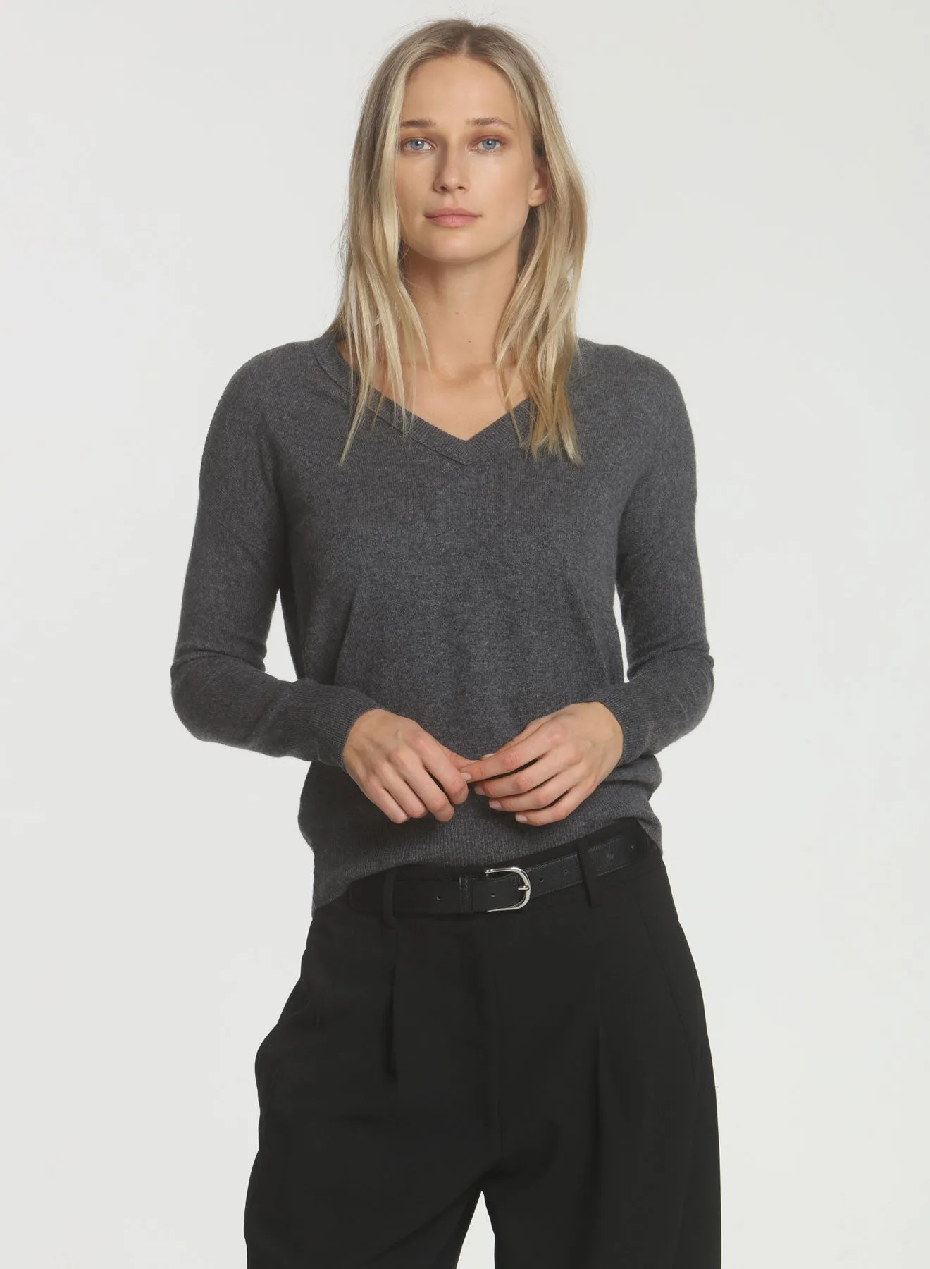 CORE Cashmere BF Vee - Charcoal