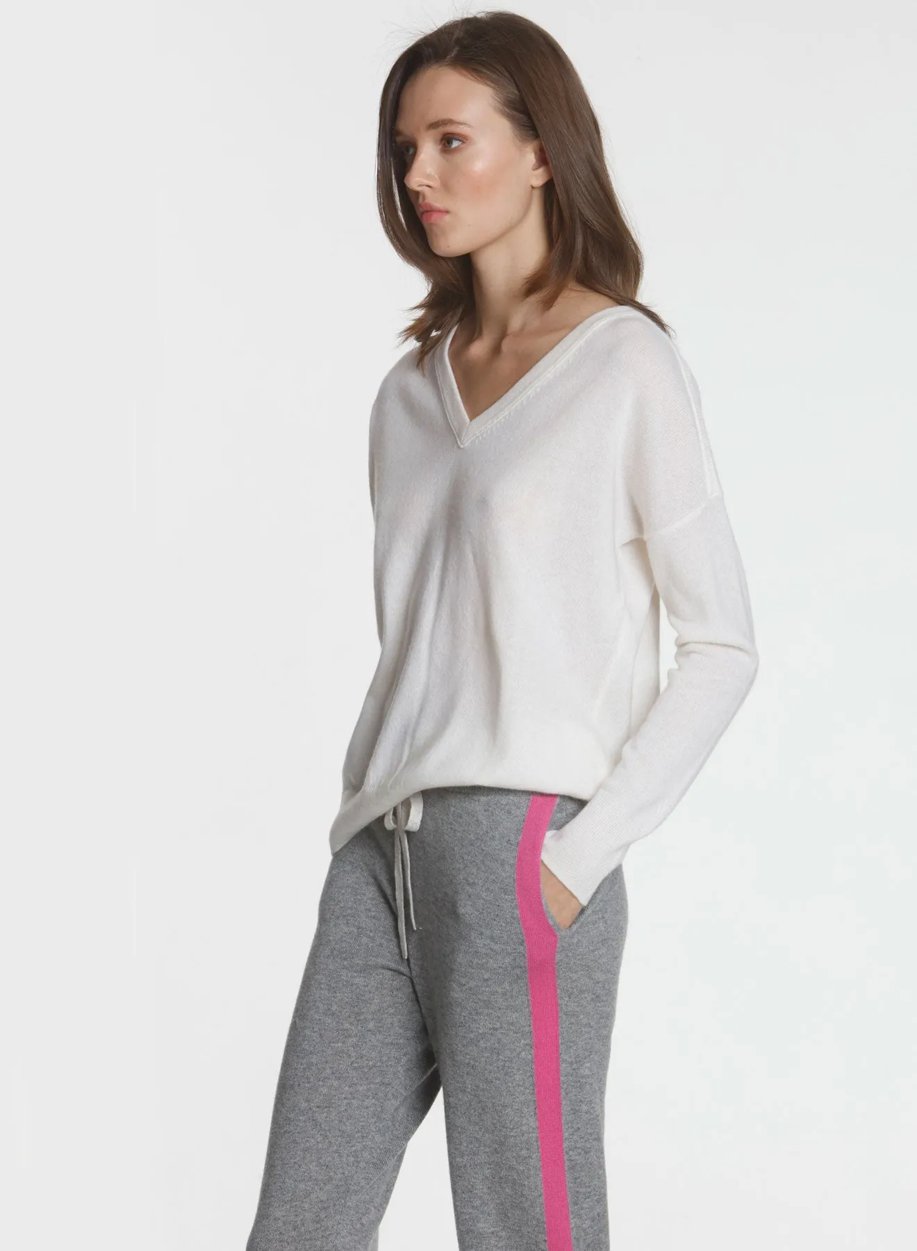 CORE Cashmere BF Vee - White