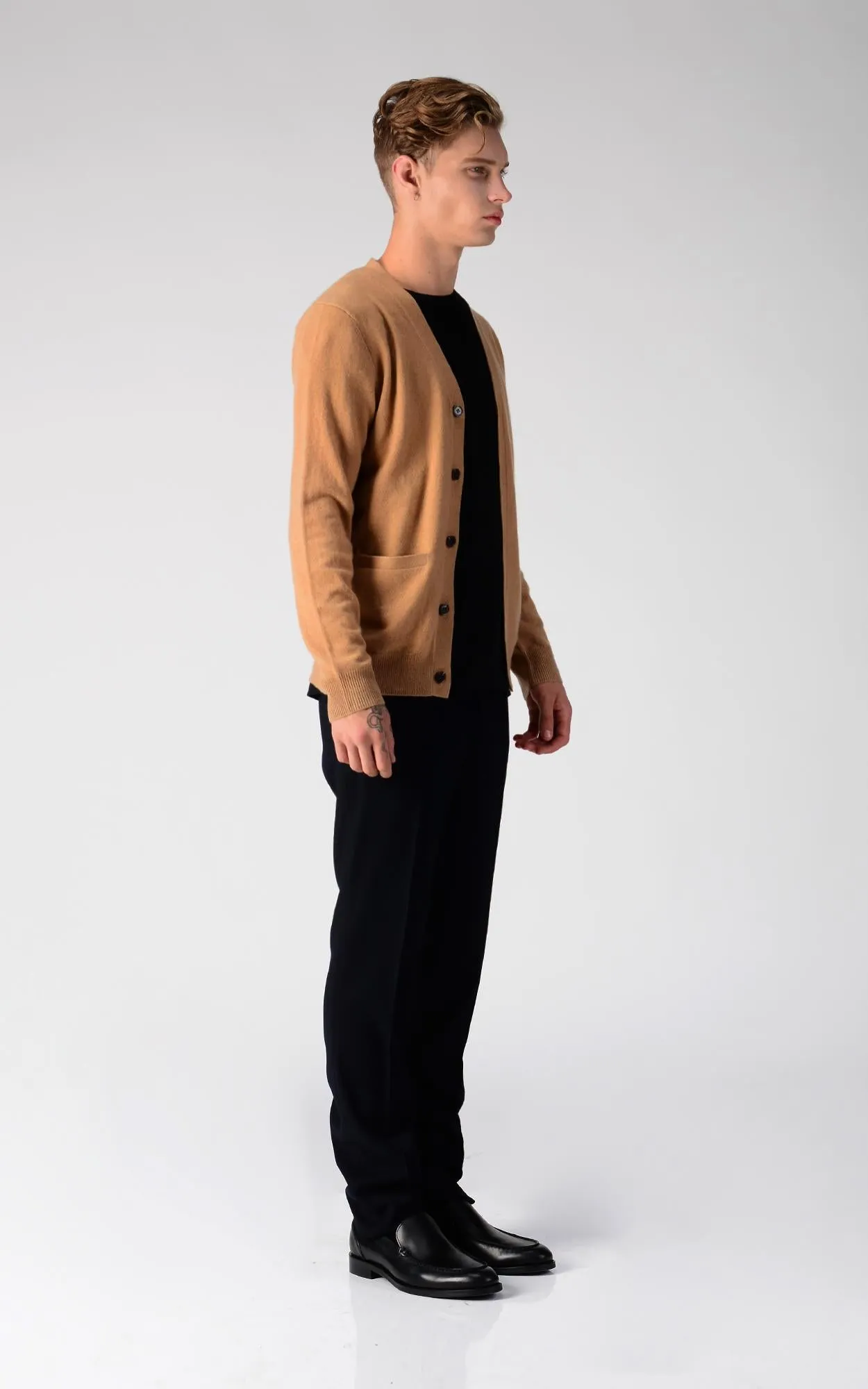 Men V-Neck Cardigan_Camel