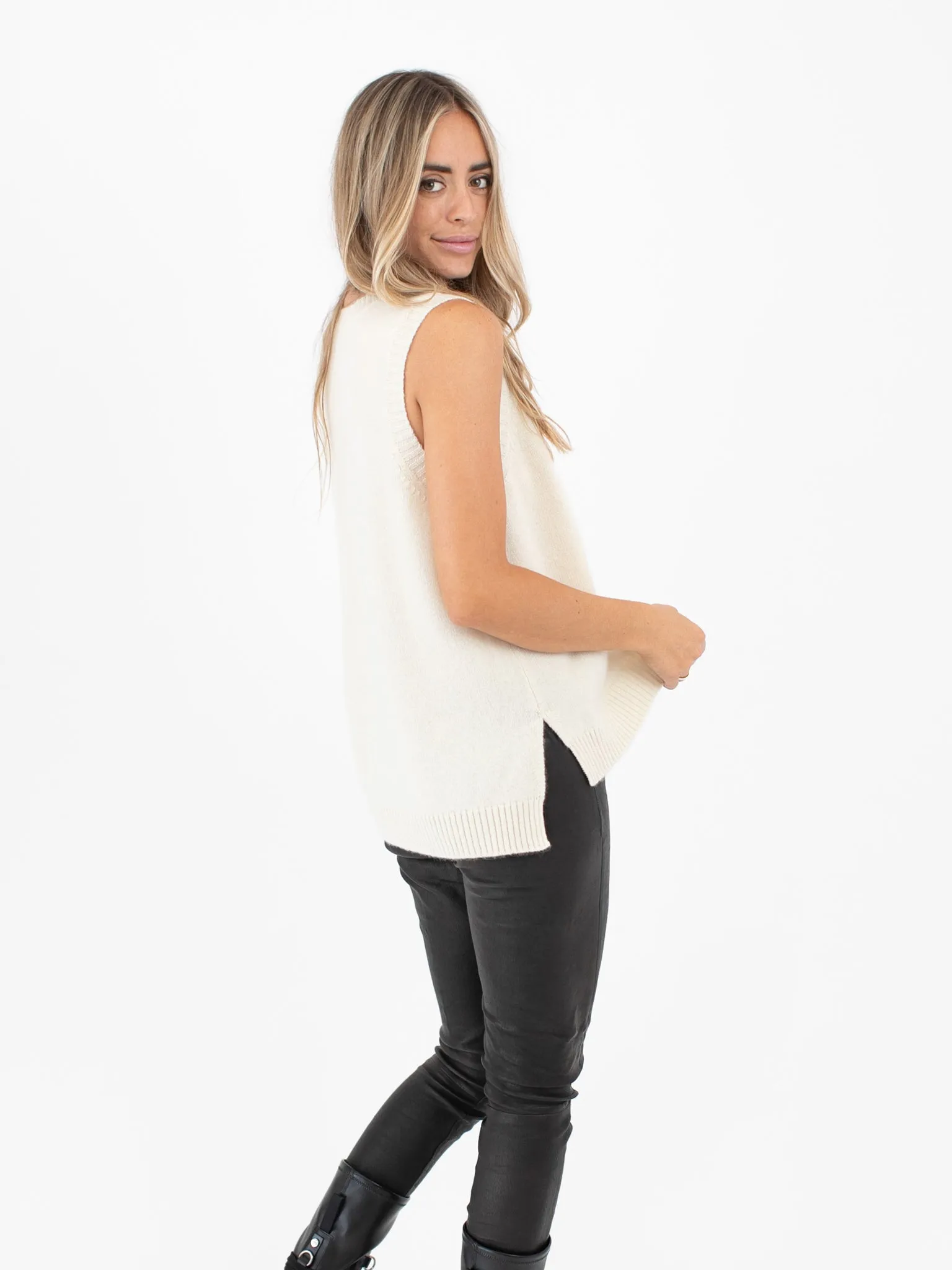 NICOLE SLEEVELESS SWEATER