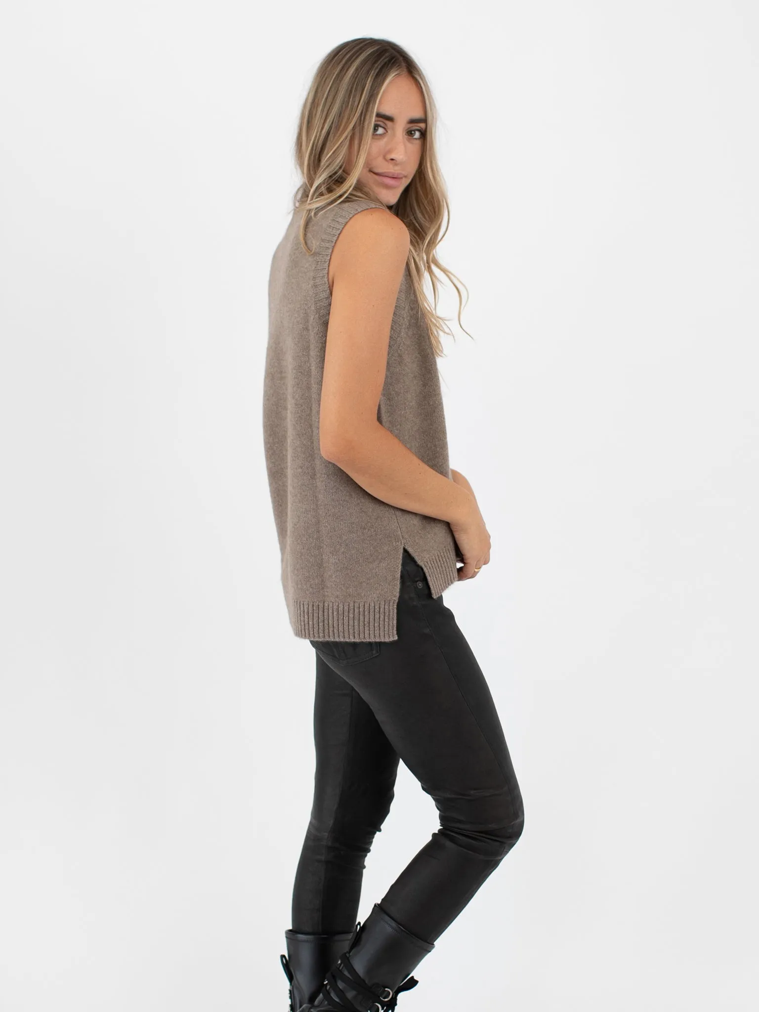 NICOLE SLEEVELESS SWEATER