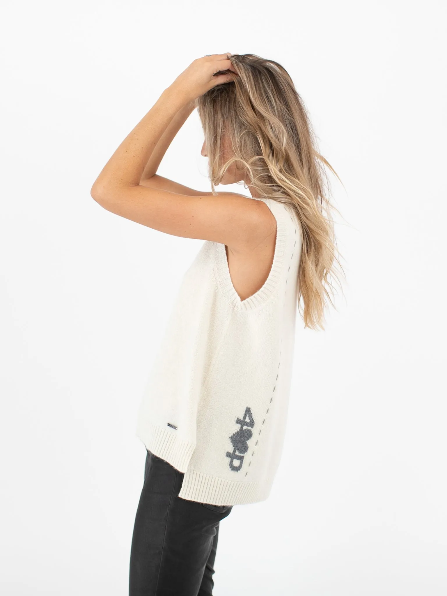 NICOLE SLEEVELESS SWEATER