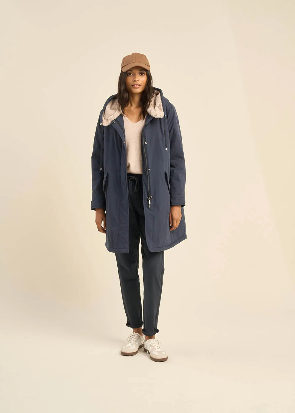 Parka mi-longue en fausse fourrure