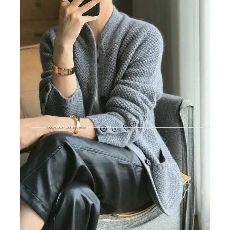 Womens Sweaters European Autumn and Winter Thickened 100% Pure Cashmere Cardigan Standing Neck Sweater Loose Knitted Bottom Coat 230831